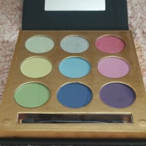 Eyeshadow Palette - Luxurious Gold and Black
